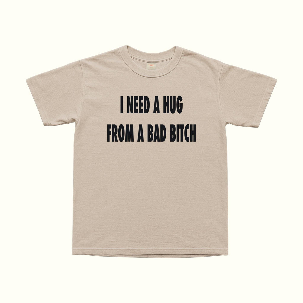 Necesito un abrazo de una perra mala camiseta