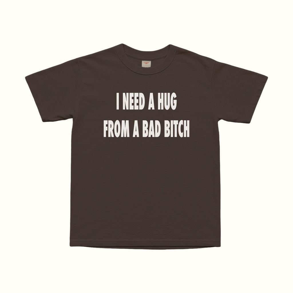 Necesito un abrazo de una perra mala camiseta