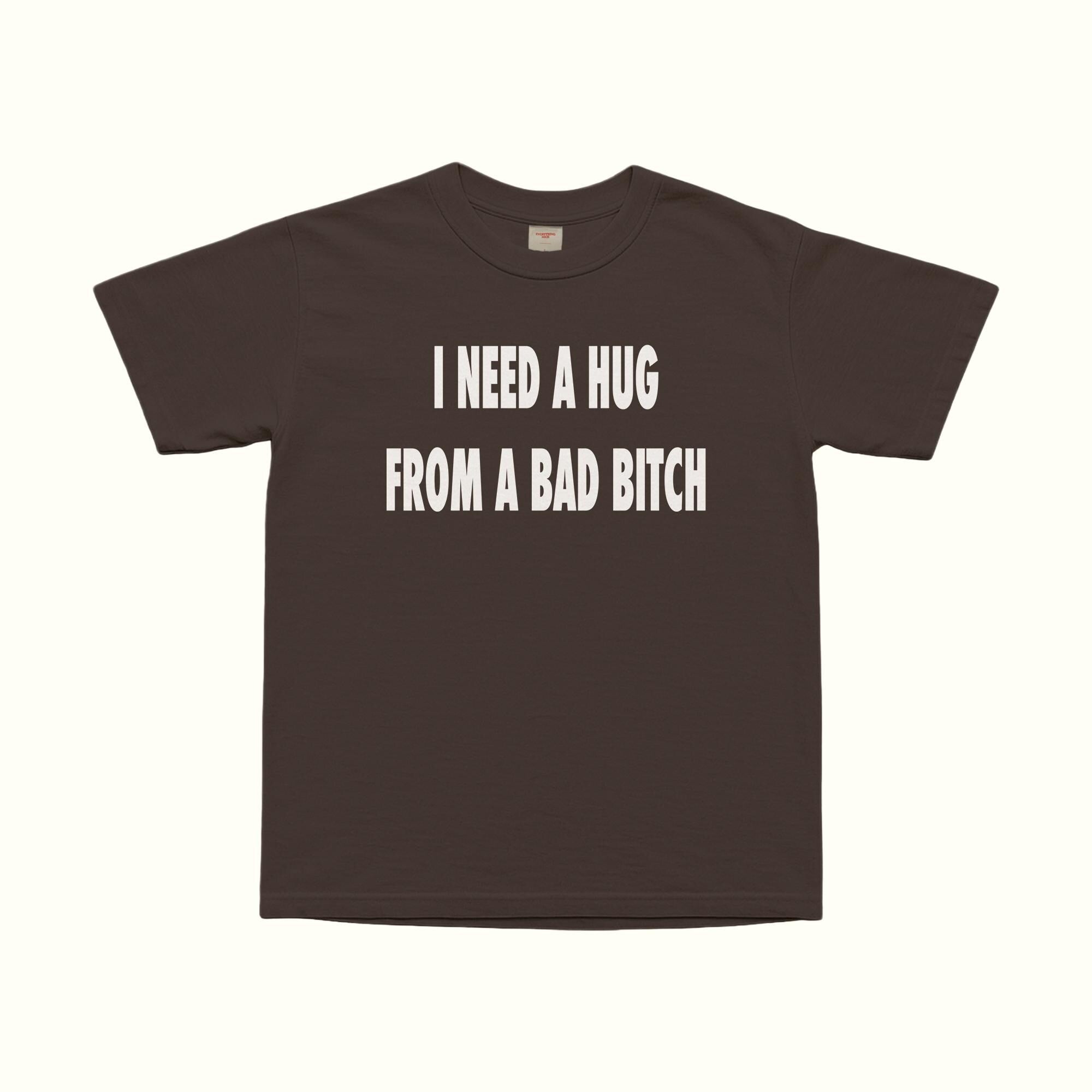 Necesito un abrazo de una perra mala camiseta