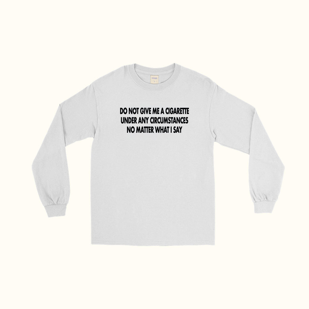 Long Sleeve T-shirt, weiß, vorn mit Spruch-Aufdruck „Do not give me a cigarette“