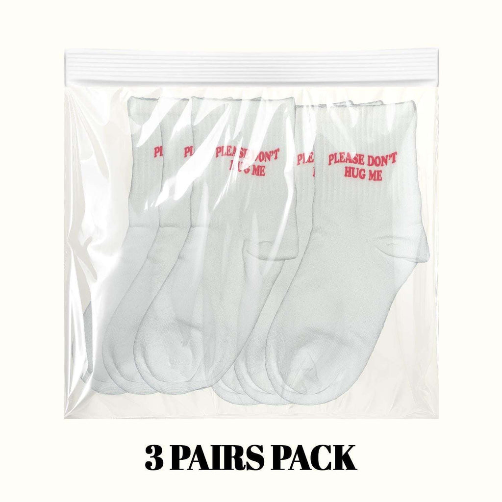 3-pack crew socks in light gray with red “PLEASE DON’T HUG ME” print