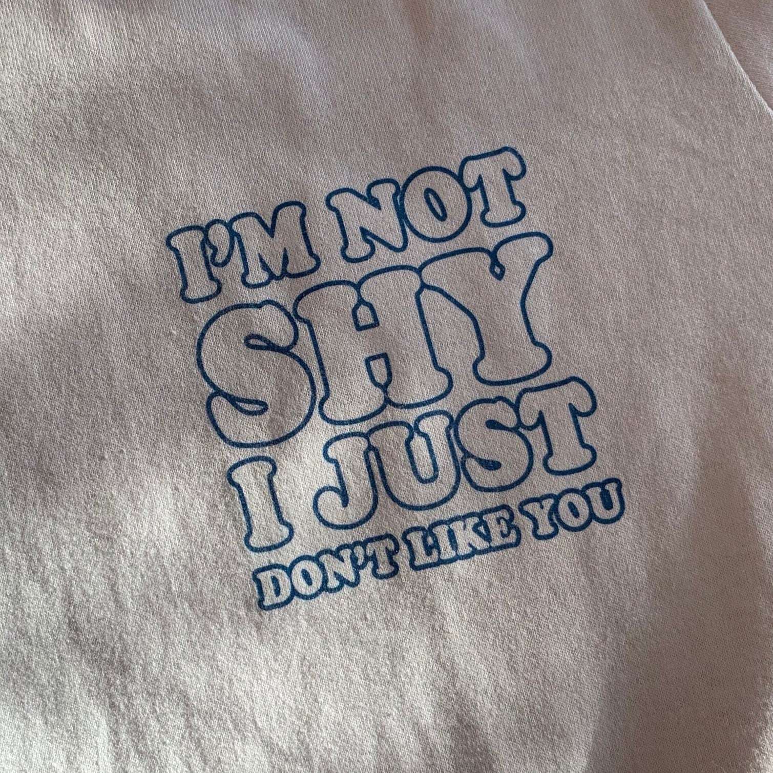 Gray unisex T-shirt with blue “I’m not shy” graphic text print on chest