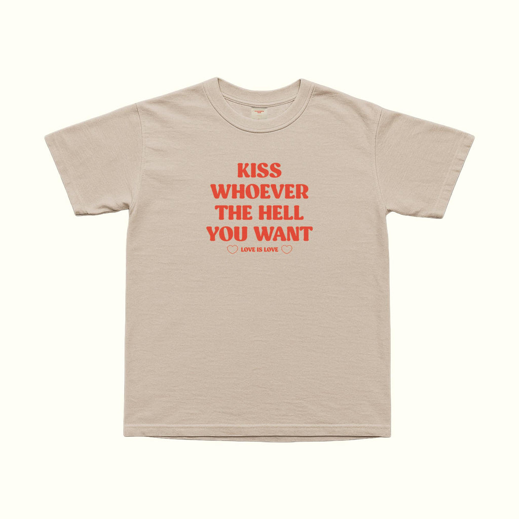 Camiseta Besa a Quien Te Dé La Gana