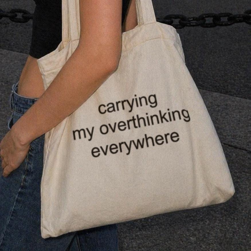 Bolso de tela "Llevando mi exceso de pensamiento a todas partes"