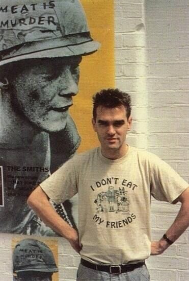 Hellbeiges T‑Shirt mit Frontprint „I DON'T EAT MY FRIENDS“ und Tiermotiven