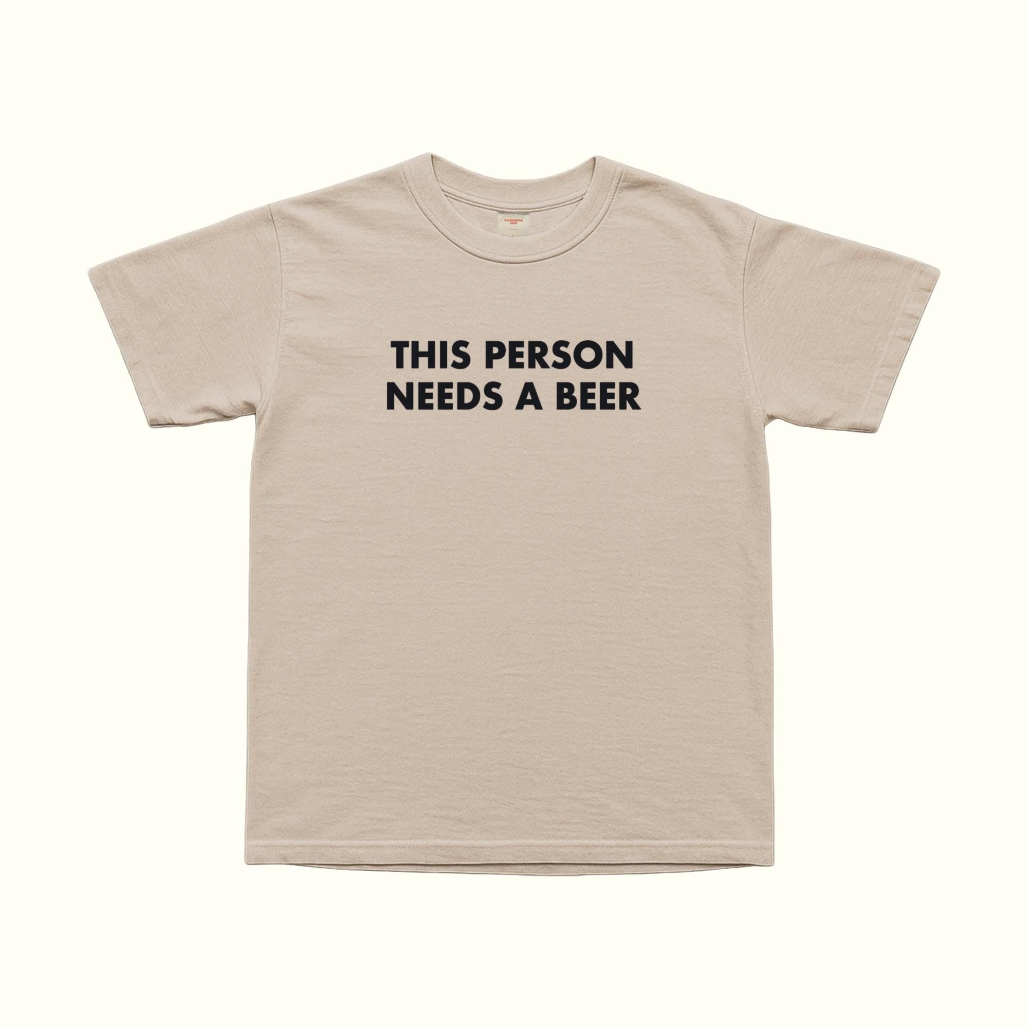 Esta persona necesita una camiseta de cerveza