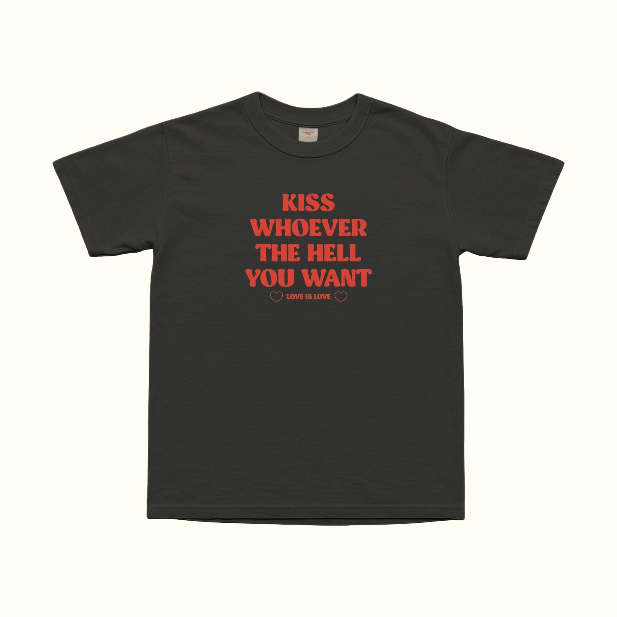 Camiseta Besa a Quien Te Dé La Gana