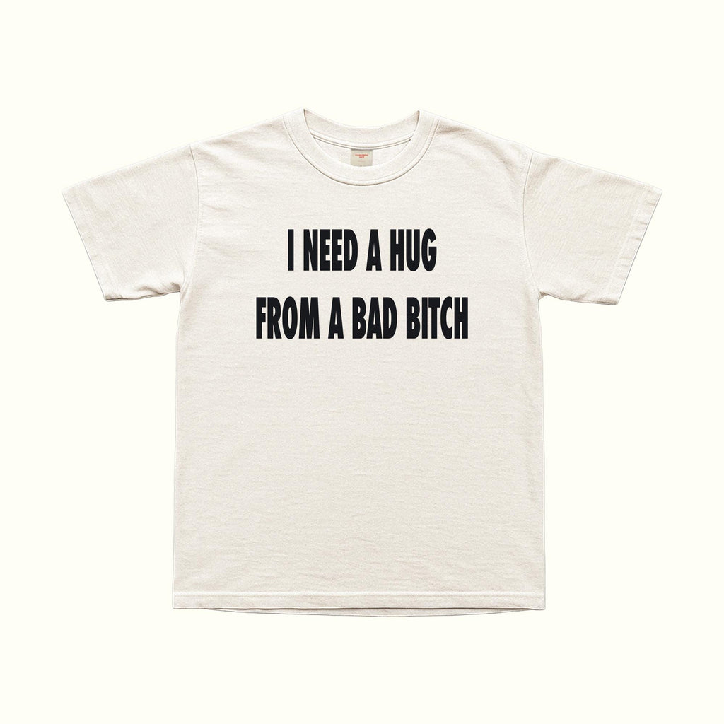Necesito un abrazo de una perra mala camiseta