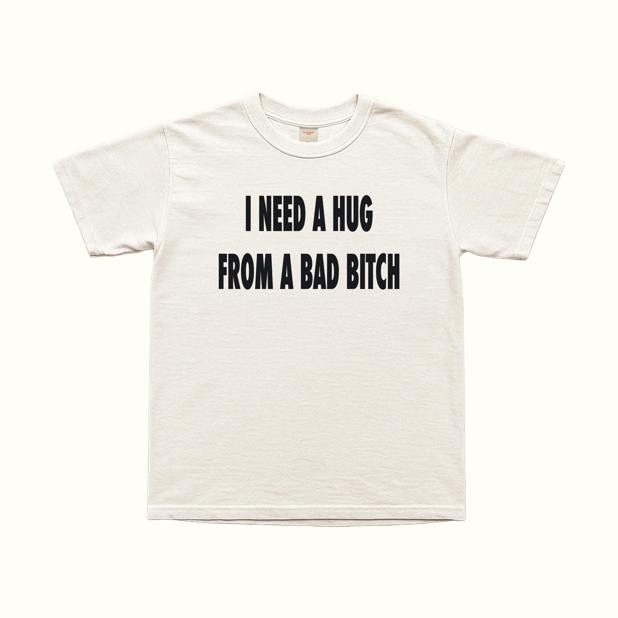 Necesito un abrazo de una perra mala camiseta