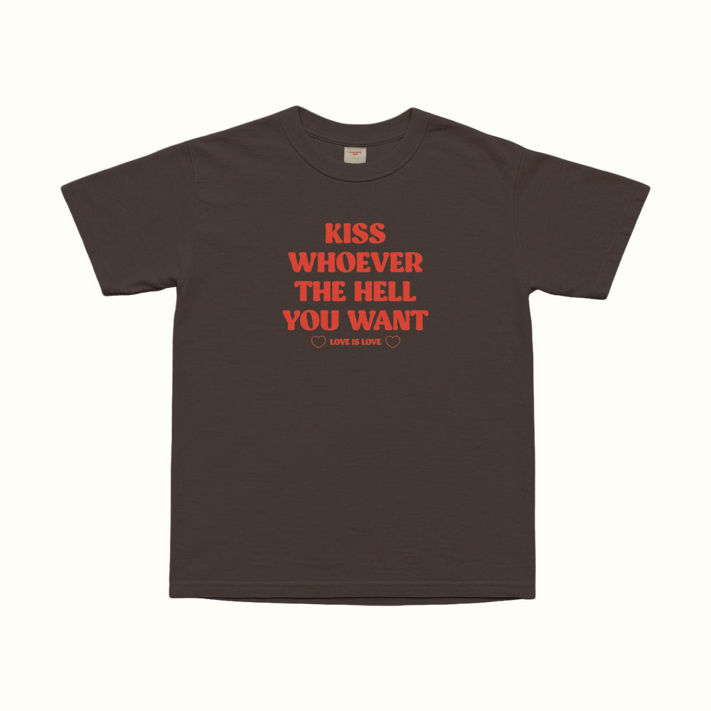 Camiseta Besa a Quien Te Dé La Gana