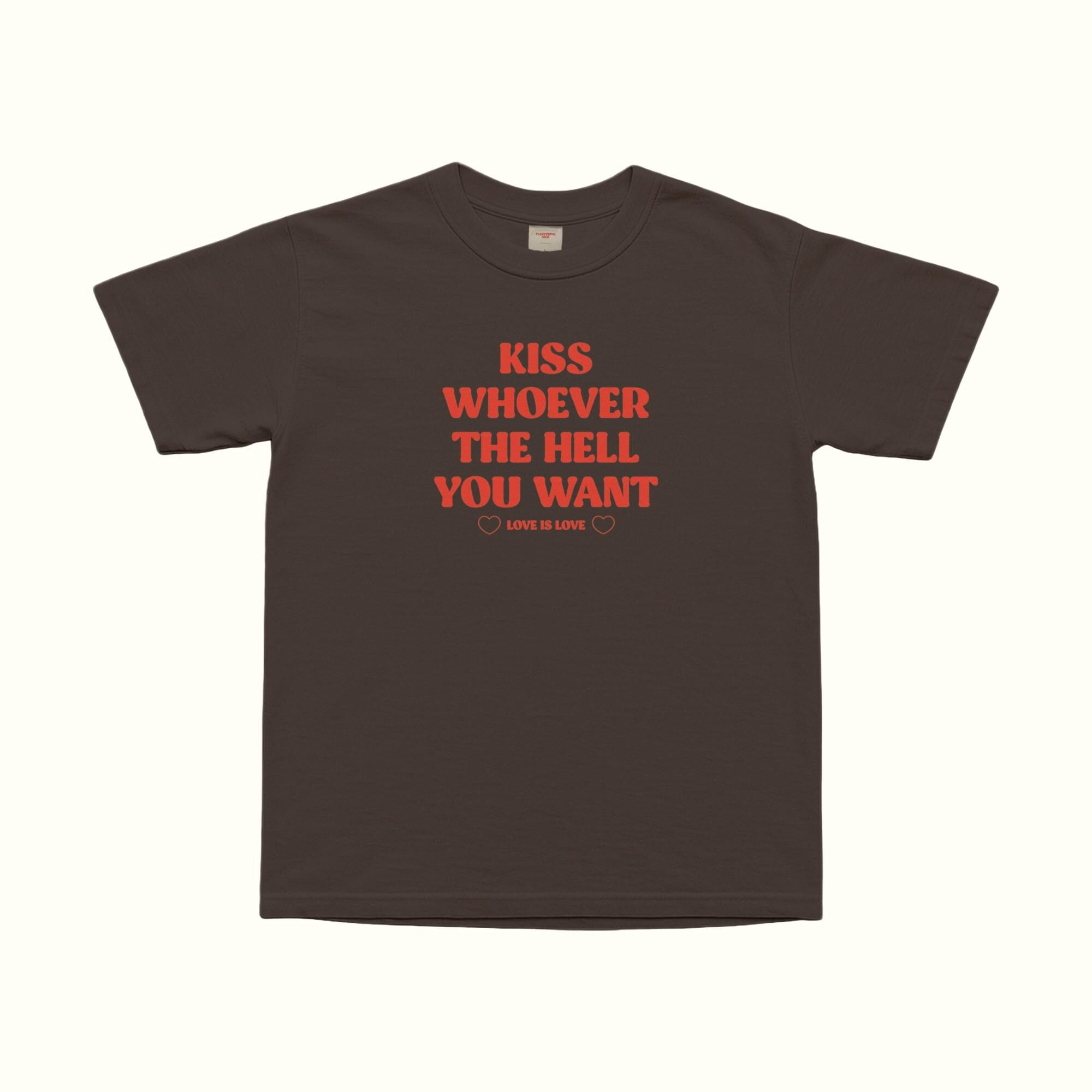 Camiseta Besa a Quien Te Dé La Gana