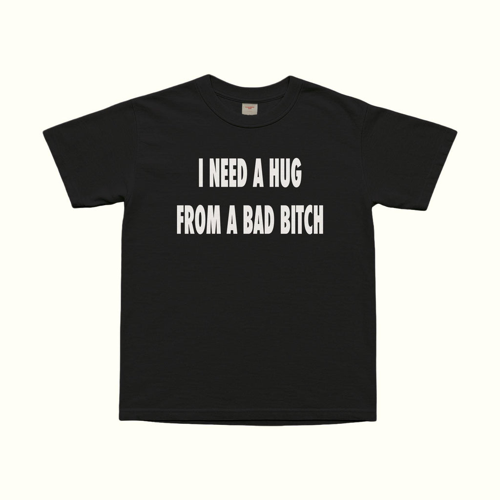 Necesito un abrazo de una perra mala camiseta