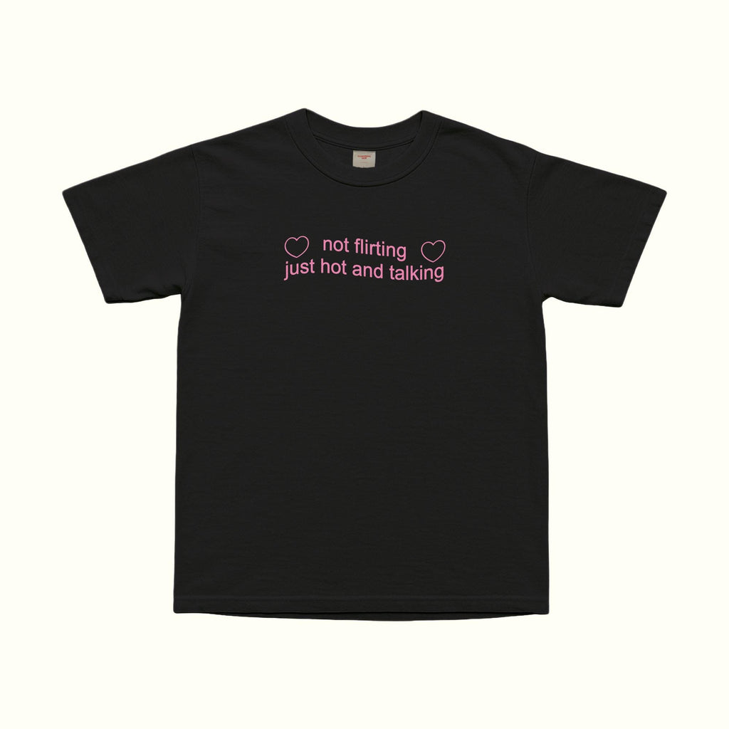 Camiseta "No coqueteando, solo atractiva y conversando"