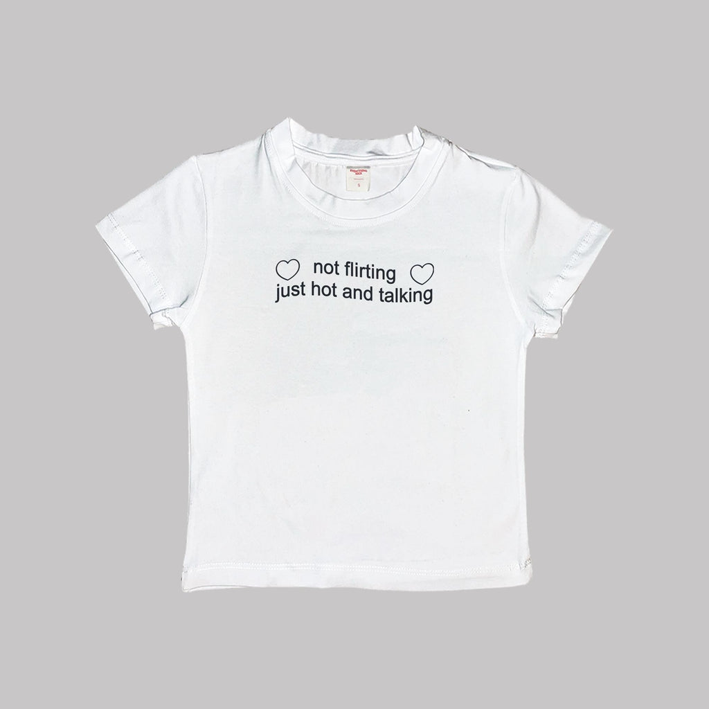 No coqueteo, solo estoy sexy y estoy hablando. Camiseta corta de bebé