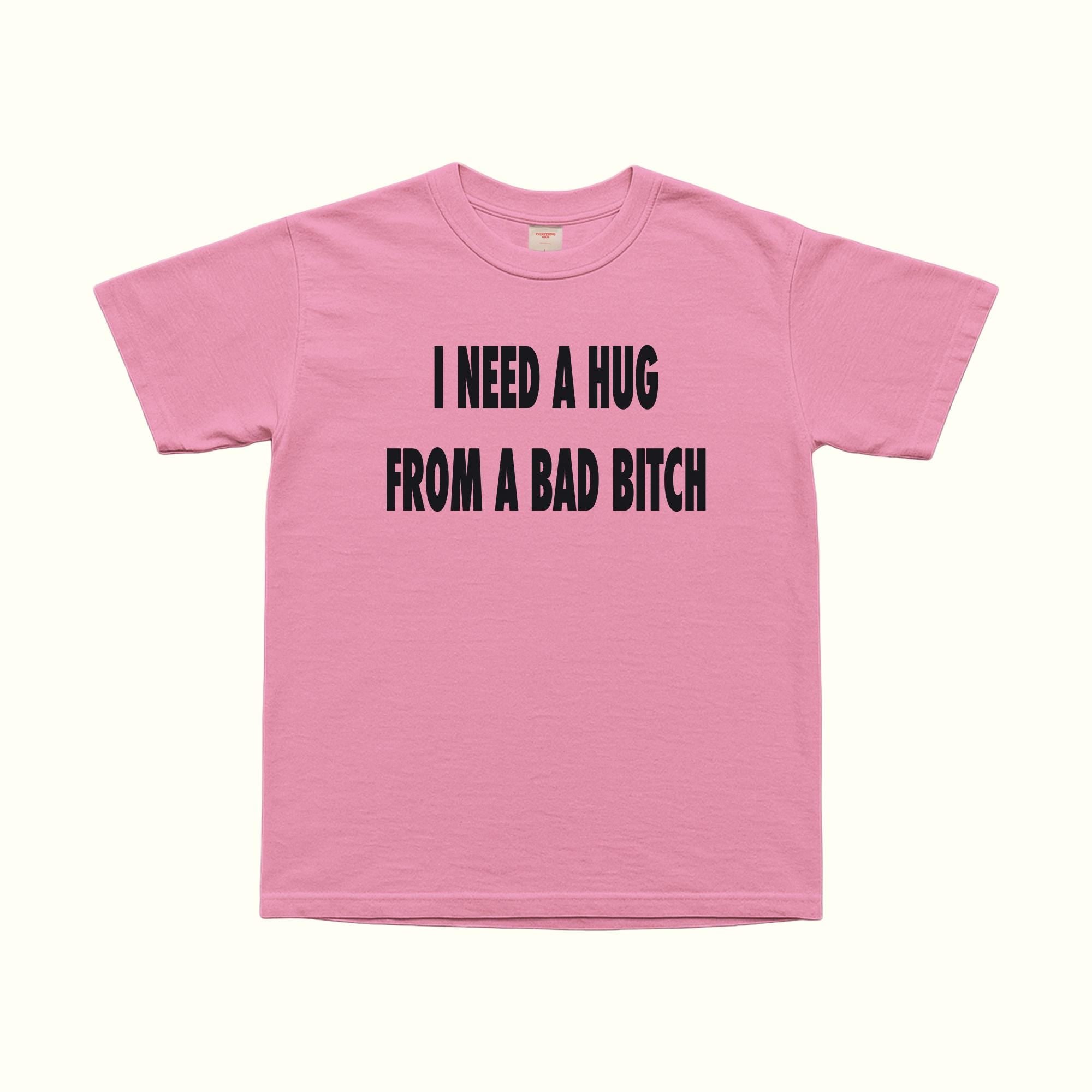 Necesito un abrazo de una perra mala camiseta
