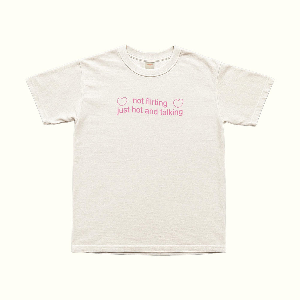Camiseta "No coqueteando, solo atractiva y conversando"