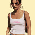 No coqueteo, solo calor y conversación. Camiseta de tirantes acanalada