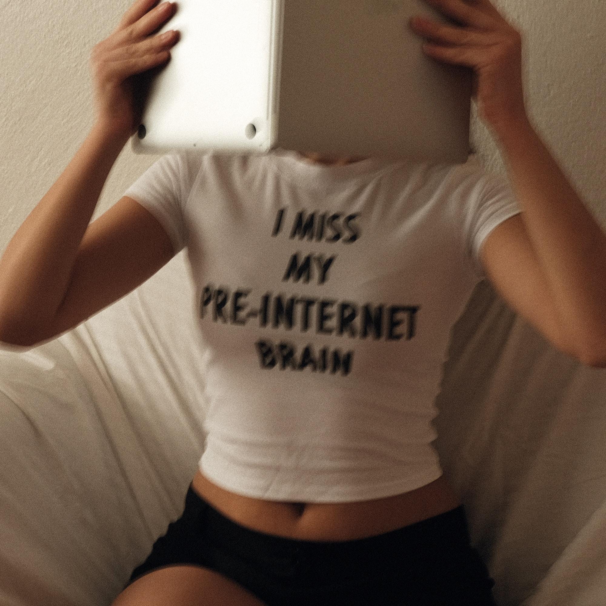 Echo de menos mi camiseta corta de cuando no existía Internet